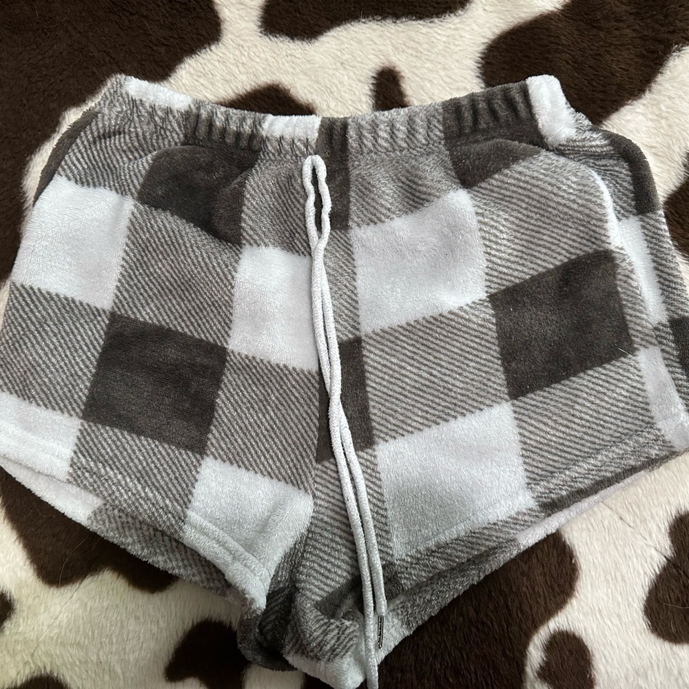 Cozy Plaid Women's Shorts in Gray and White